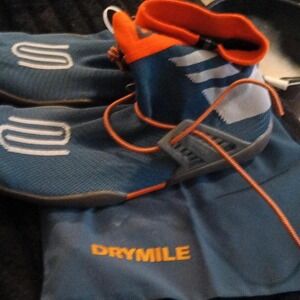 Drymile shoes